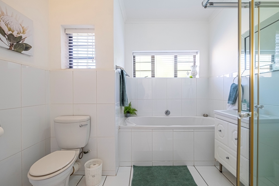5 Bedroom Property for Sale in Summerstrand Eastern Cape